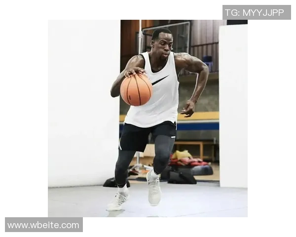 足球球星dunk的传奇瞬间与赛场荣耀全面解读 足球球星dunk的传奇瞬间与赛场荣耀全面解读